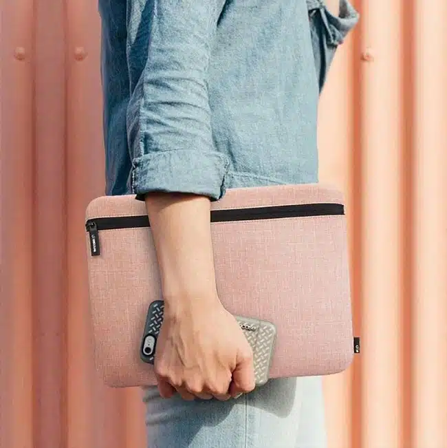 incase-carry-zip-sleeve-13in-info-02