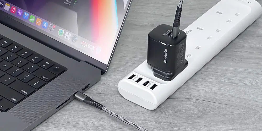 verbatim-2-port-67w-pd-3.0-gan-charger-66882-25