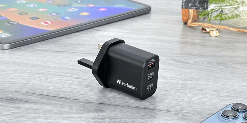 verbatim-3-port-30w-pd3.0-qc3.0-gan-charger-66947-06