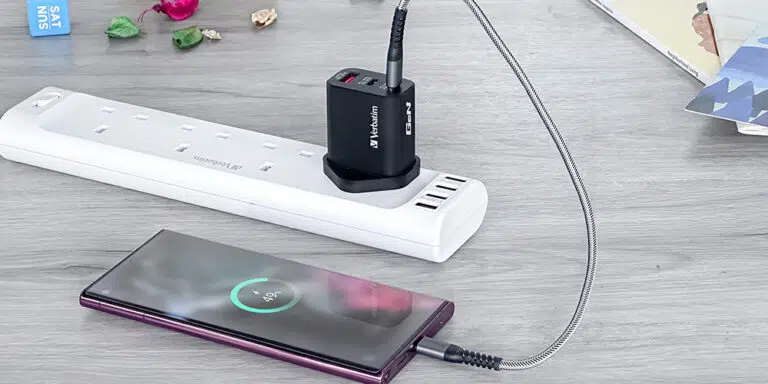 verbatim-3-port-30w-pd3.0-qc3.0-gan-charger-66947-07