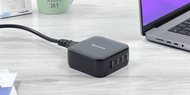 verbatim-4-port-150w-pd-qc3.0-gan-charger-ac-power-cord-stand-66910-15