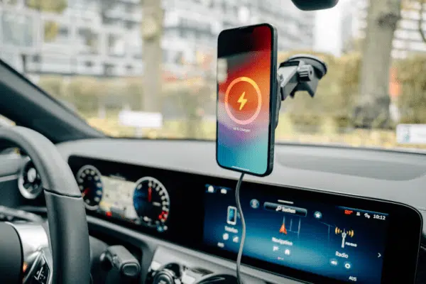 verbatim-charge-n-drive-qi2-magnetic-wireless-car-charger-31861-07