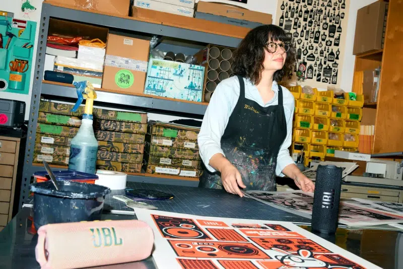 jbl-flip-7-portable-waterproof-bluetooth-speaker-jblflip7-10