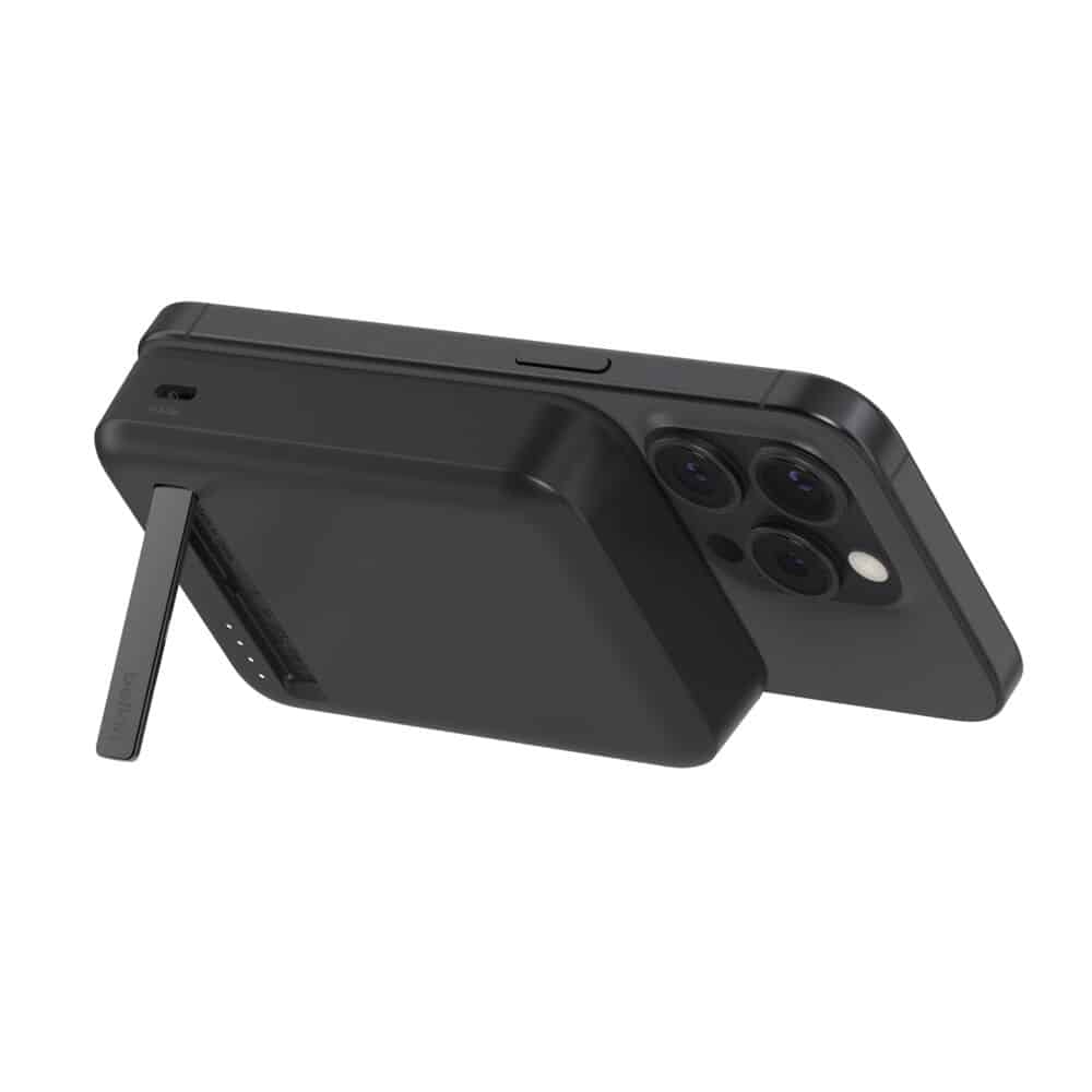 belkin-boostcharge-pro-magnetic-power-bank-with-qi2-15w-10000mah-black-bpd008btbk-02