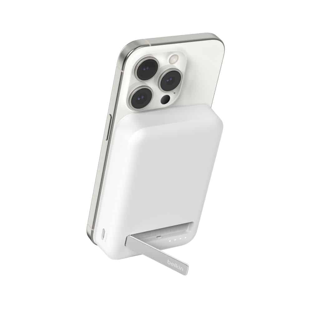 belkin-boostcharge-pro-magnetic-power-bank-with-qi2-15w-10000mah-white-bpd008btwh-01
