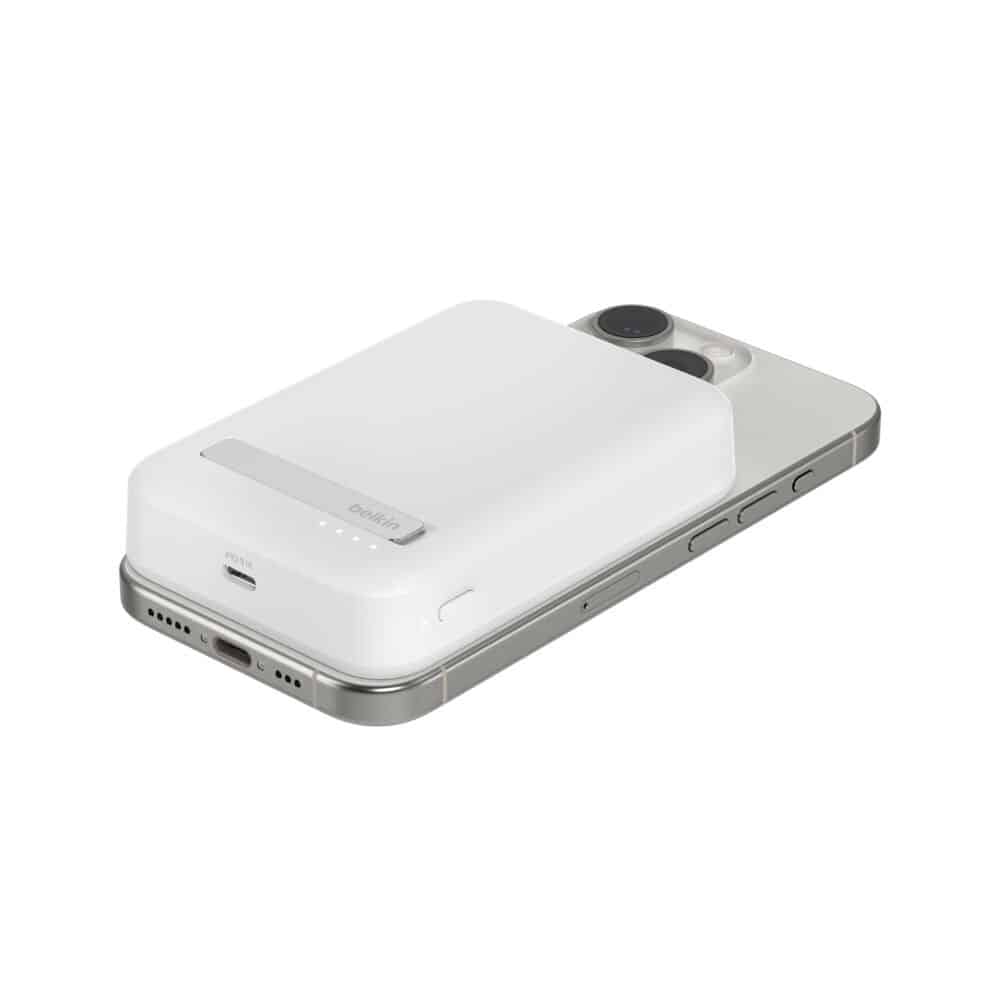 belkin-boostcharge-pro-magnetic-power-bank-with-qi2-15w-10000mah-white-bpd008btwh-03