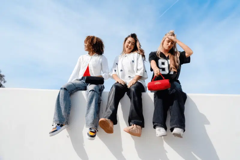 jbl-charge-6-portable-waterproof-bluetooth-speaker-04