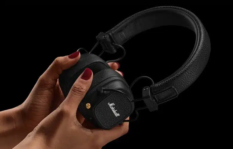marshall-major-V-wireless-on-ear-headphones-black-05