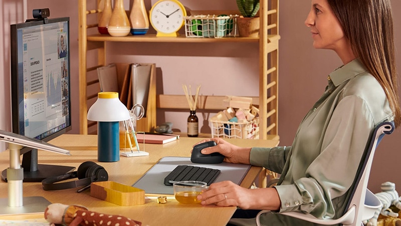 logitech-lift-vertical-ergonomic-mouse-03