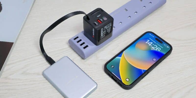 verbatim-3-port-gan-charger-65w-with-retractable-cable-32056-12