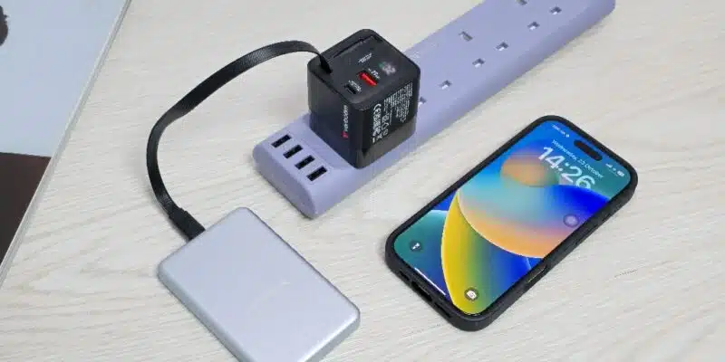 verbatim-3-port-gan-charger-65w-with-retractable-cable-32056-12