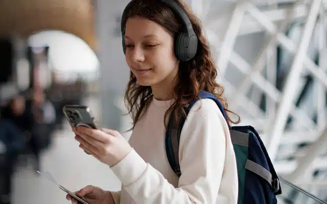 belkin-soundform-surround-wireless-over-ear-headphones-info-01