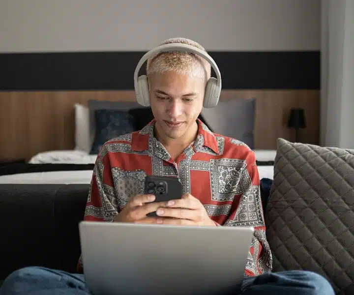 belkin-soundform-surround-wireless-over-ear-headphones-info-02