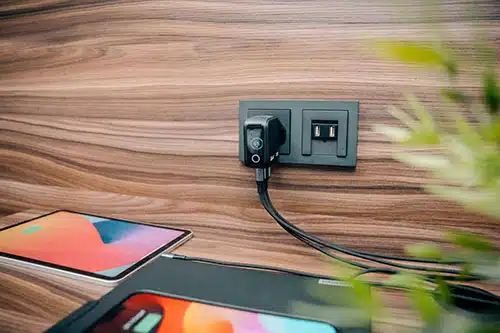verbatim-mini-gan-wall-charger-65w-with-display-uk-plug-info-01