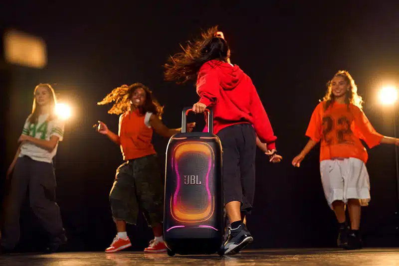 jbl-partybox-330-portable-bluetooth-party-speaker-jblpb330-02